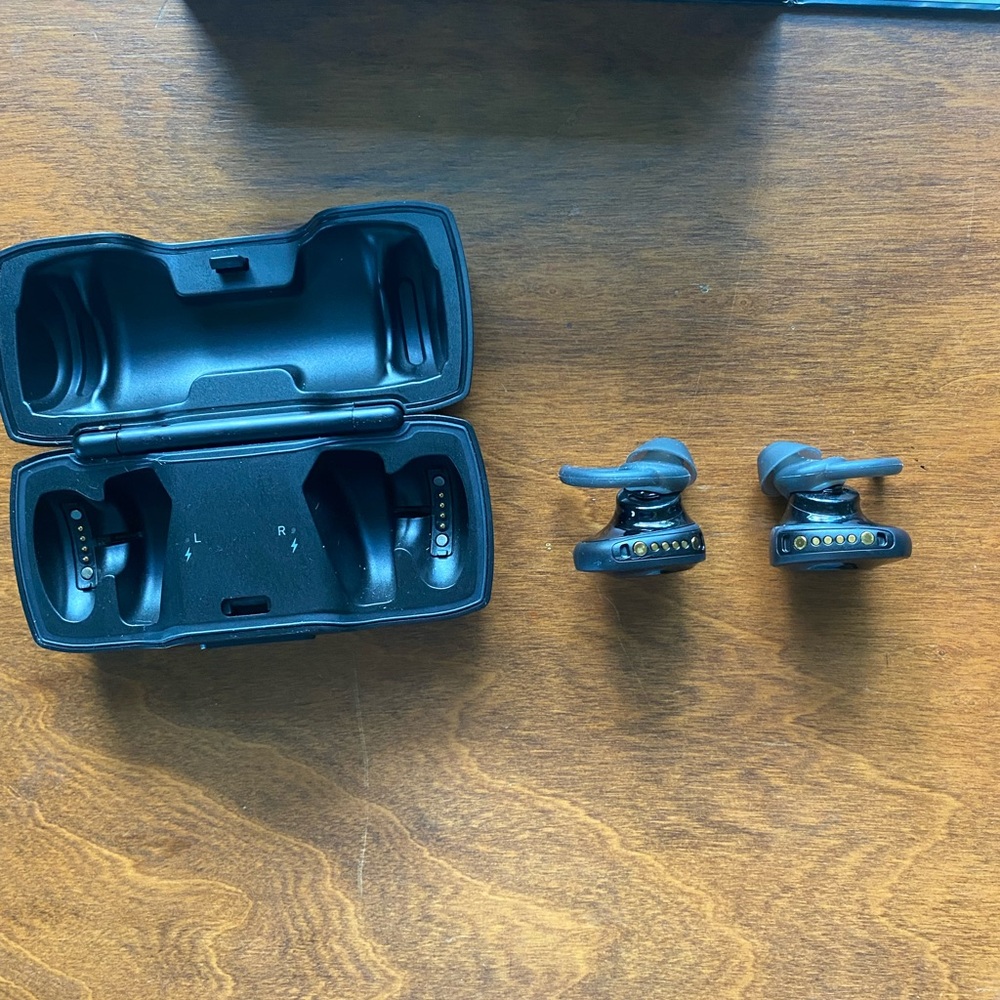 Bose Black Earbud Headphones - Picture 6 of 8